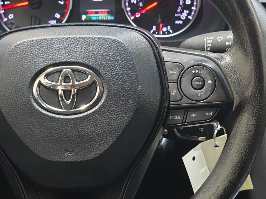 Used 2021 Toyota RAV4 LE image 16