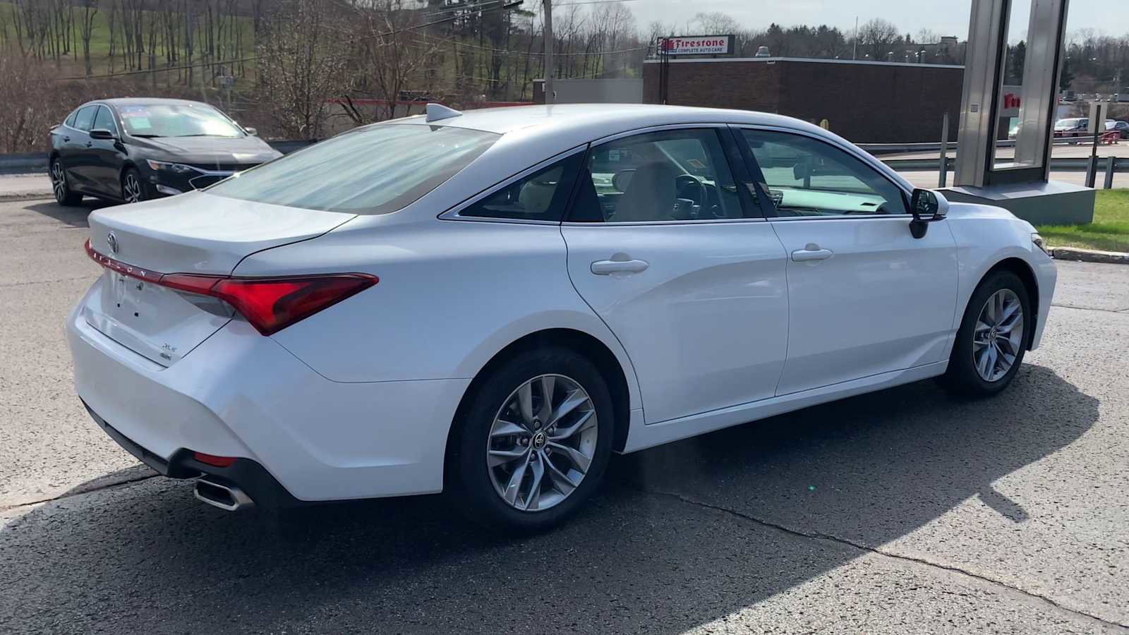 Used 2021 Toyota Avalon XLE w/ Moonroof Package image 8