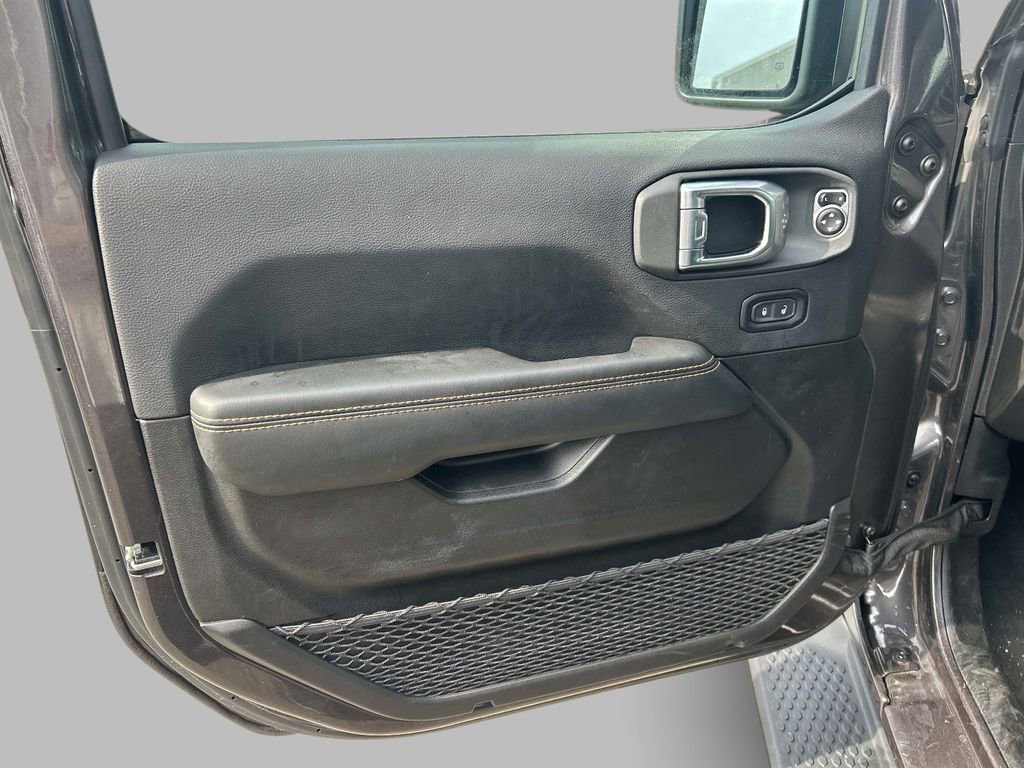 Used 2025 Jeep Wrangler Sahara image 18