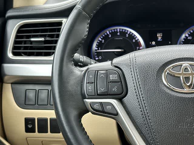 Used 2016 Toyota Highlander XLE AWD/4WD image 9