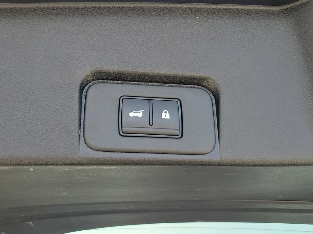 Certified 2025 Nissan Rogue SV FWD image 17