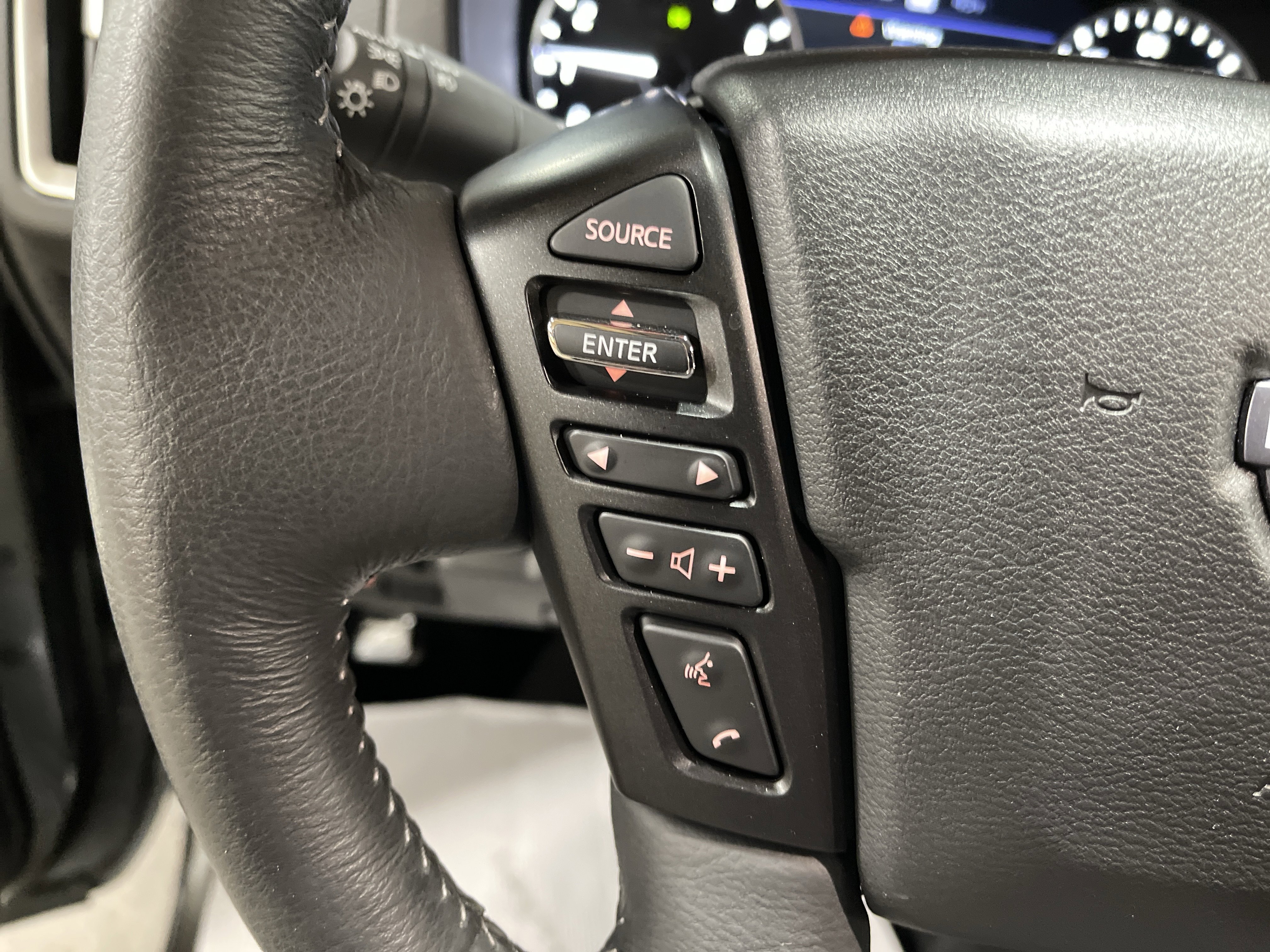 Used 2025 Nissan Frontier SL w/ Graphics Package image 20