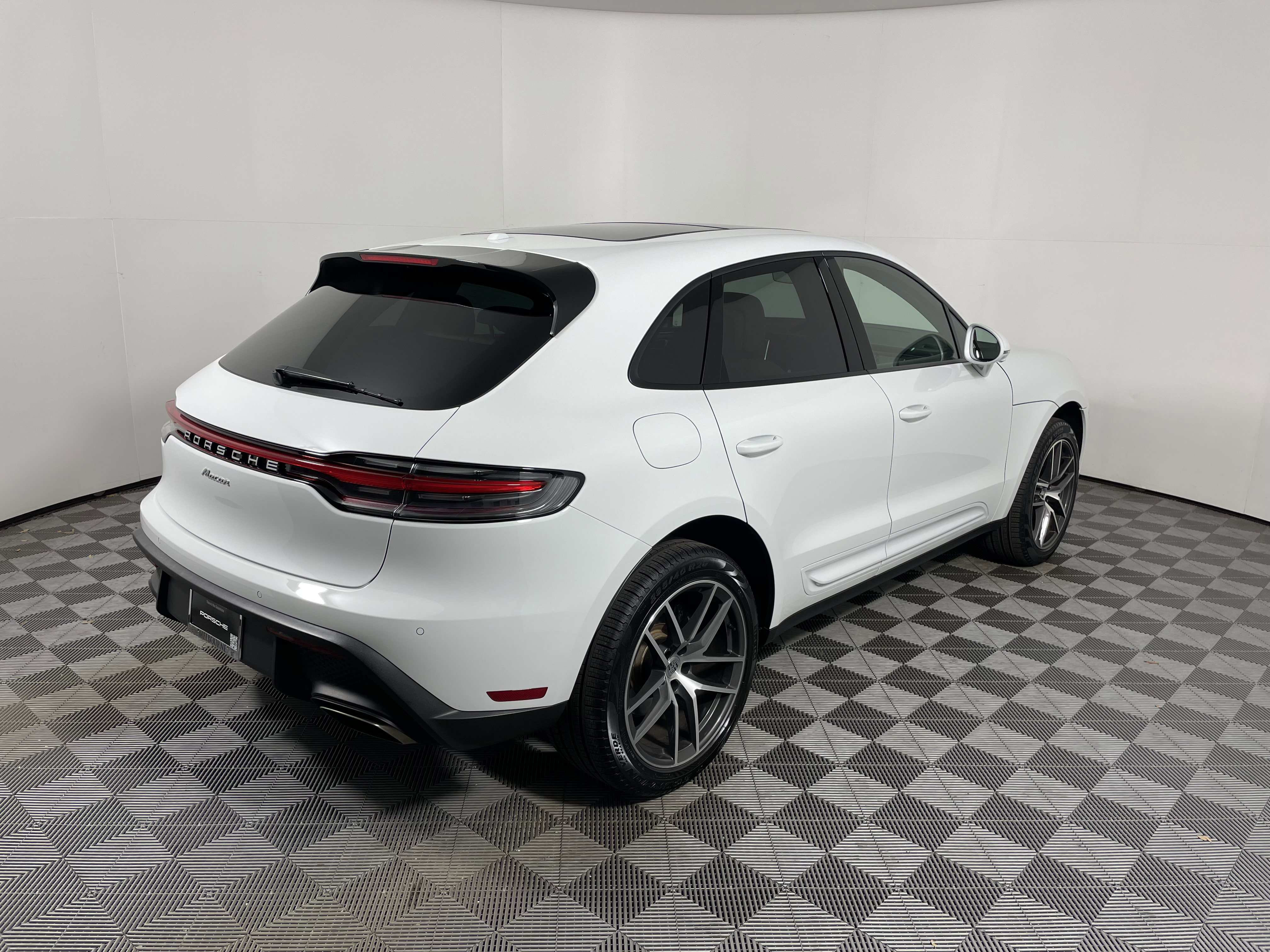 Certified 2026 Porsche Macan image 7