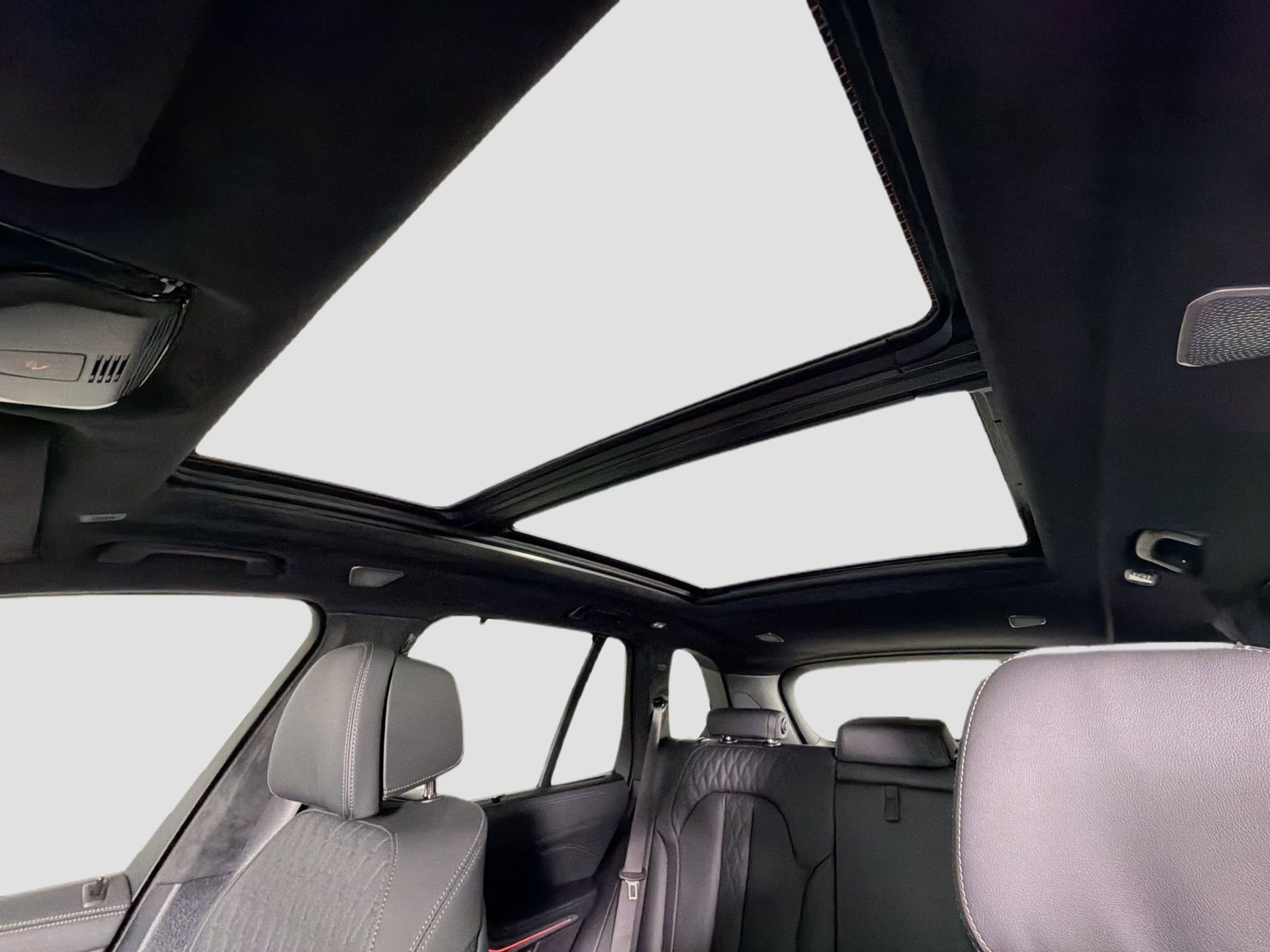 New 2026 BMW X5 M60i image 22