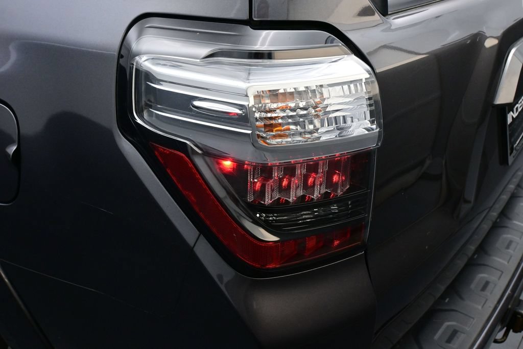 Used 2014 Toyota 4Runner SR5 AWD/4WD image 28
