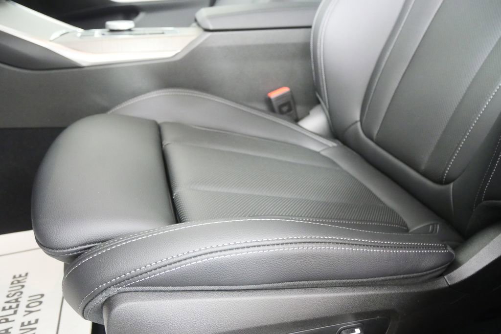Used 2025 BMW 330i Sedan RWD image 9
