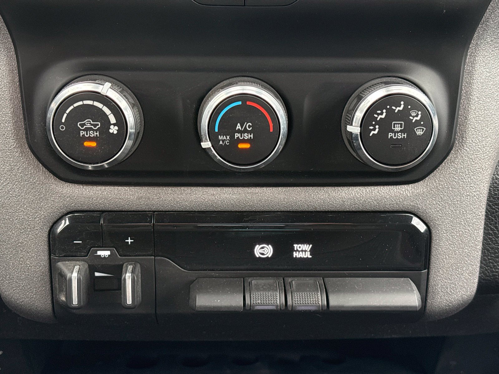 Used 2024 RAM 2500 Tradesman w/ Chrome Appearance Group AWD/4WD image 35