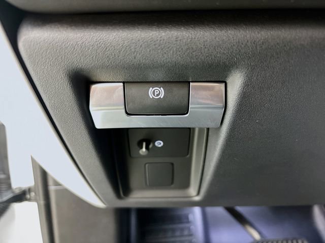 Used 2025 Land Rover Defender 130 S image 35