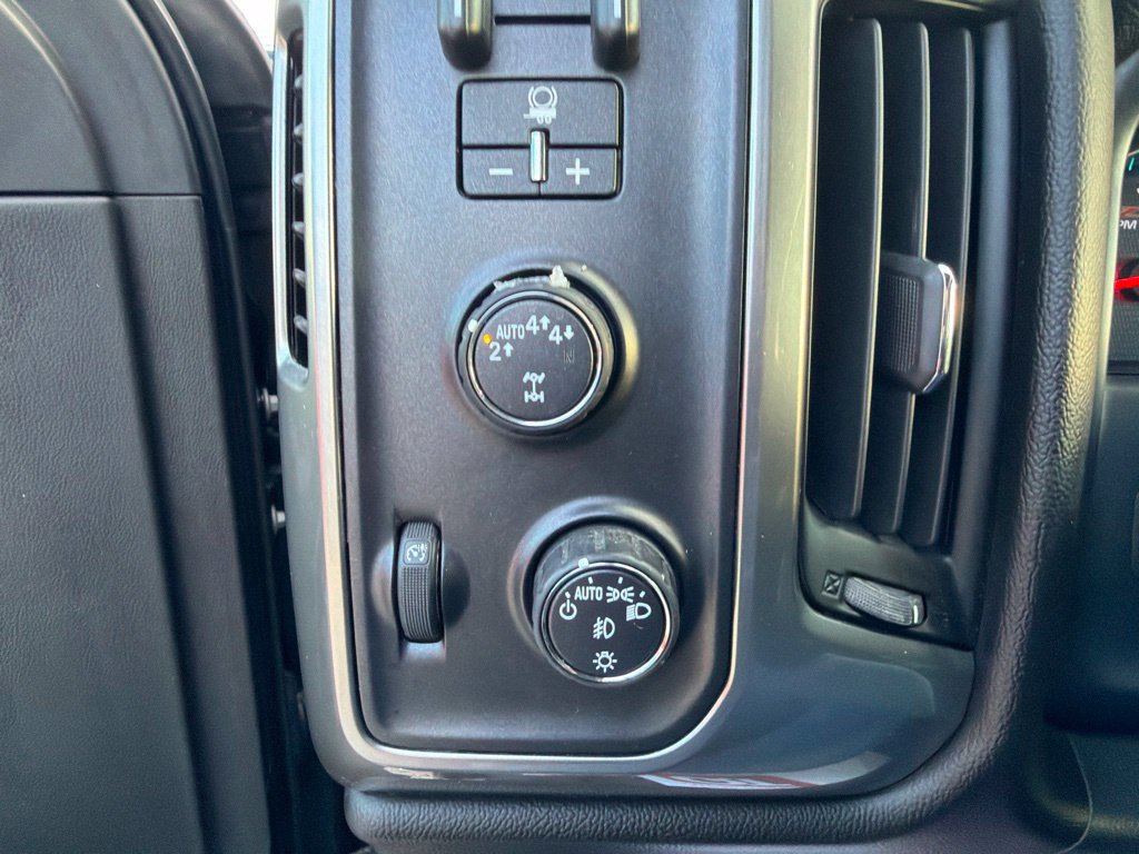 Used 2018 Chevrolet Silverado 1500 LT w/ All Star Edition AWD/4WD image 19