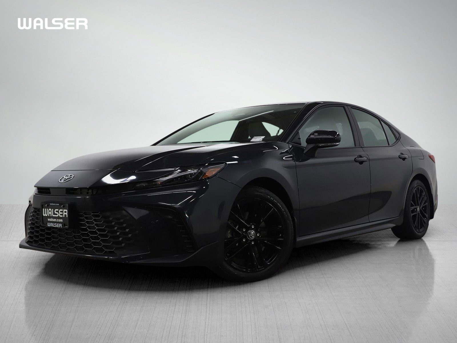 Used 2025 Toyota Camry SE image 1