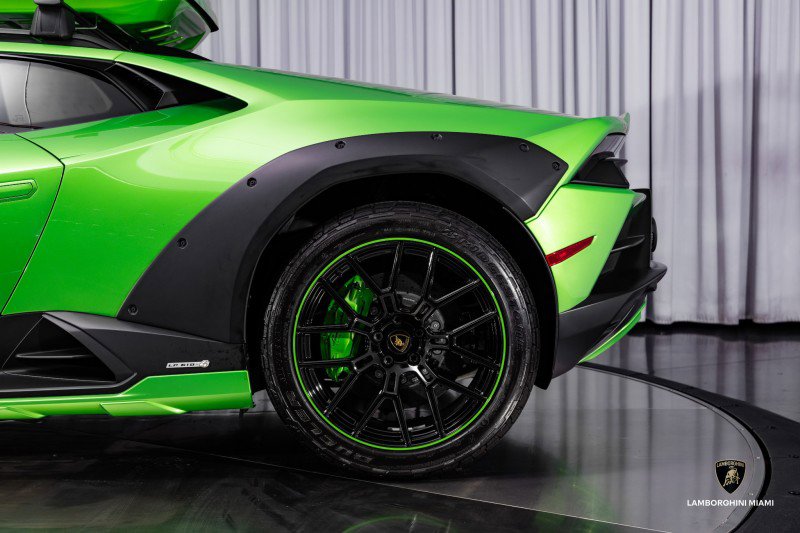 Used 2024 Lamborghini Huracan Sterrato image 16