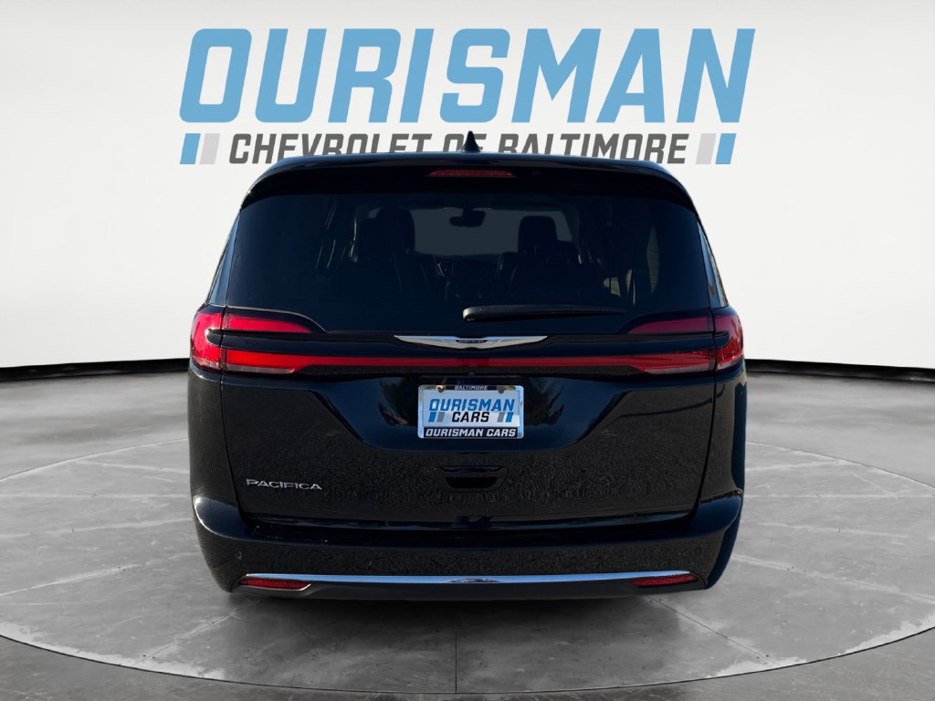 Used 2023 Chrysler Pacifica Touring-L FWD image 5