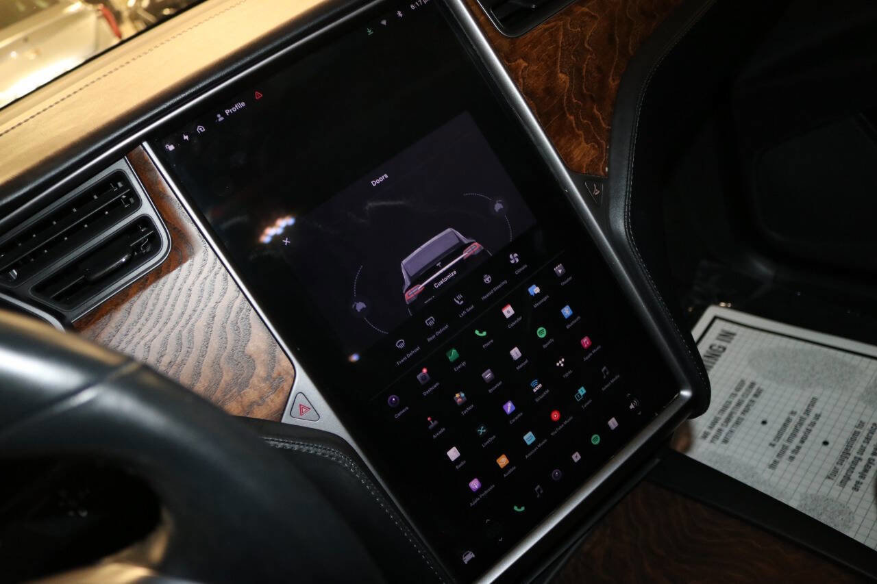 Used 2020 Tesla Model X image 42