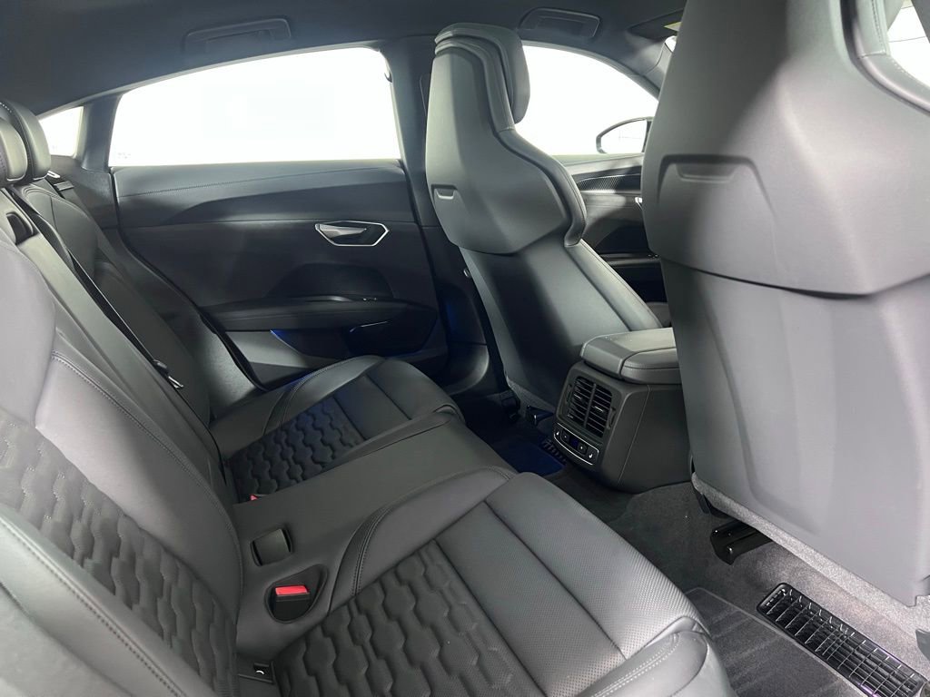 Used 2023 Audi e-tron GT Premium Plus image 25
