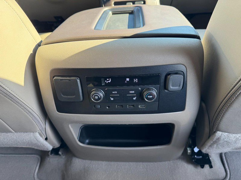 Used 2019 Chevrolet Suburban LT image 17