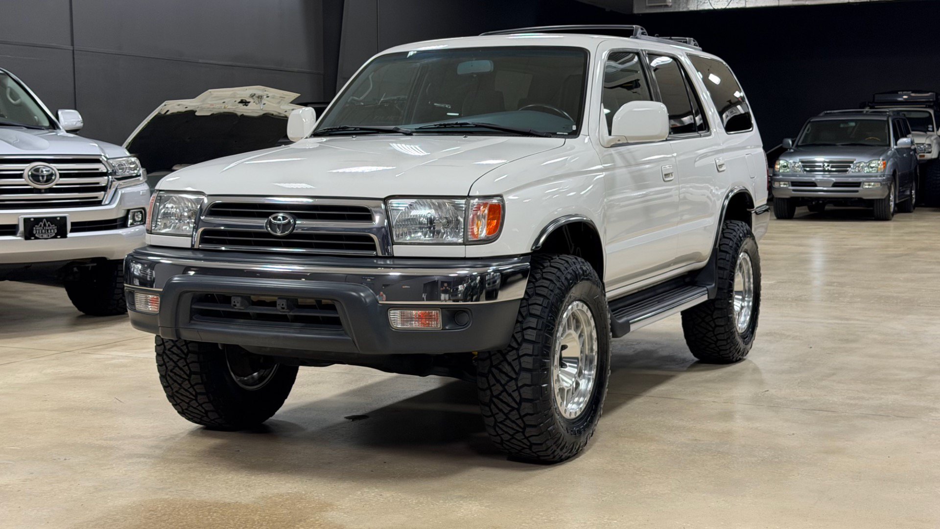 Used 2000 Toyota 4Runner SR5 w/ Upgrade Value Pkg 4 AWD/4WD image 2