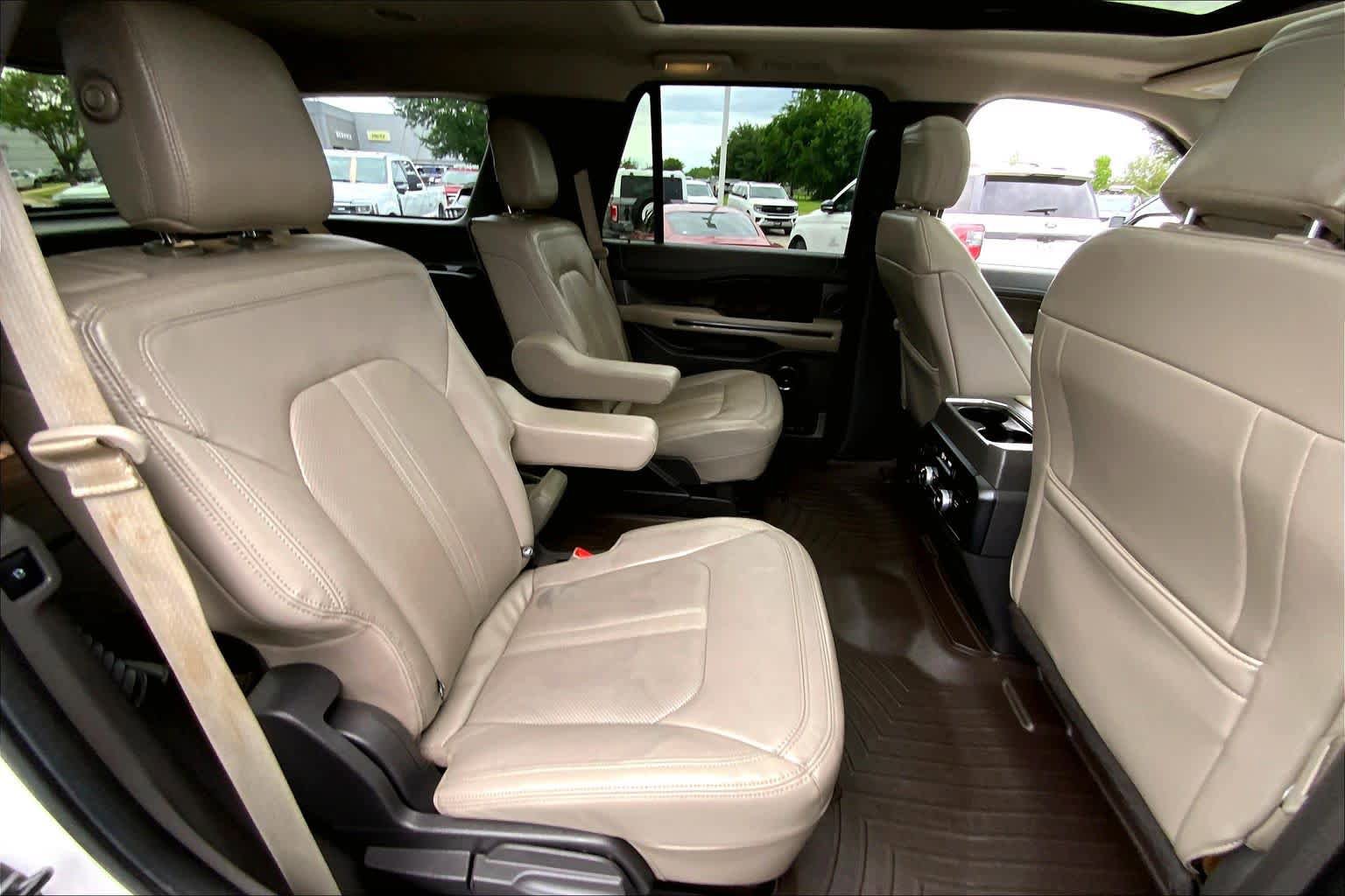 Used 2019 Ford Expedition Limited w/ Texas Edition Package RWD image 18