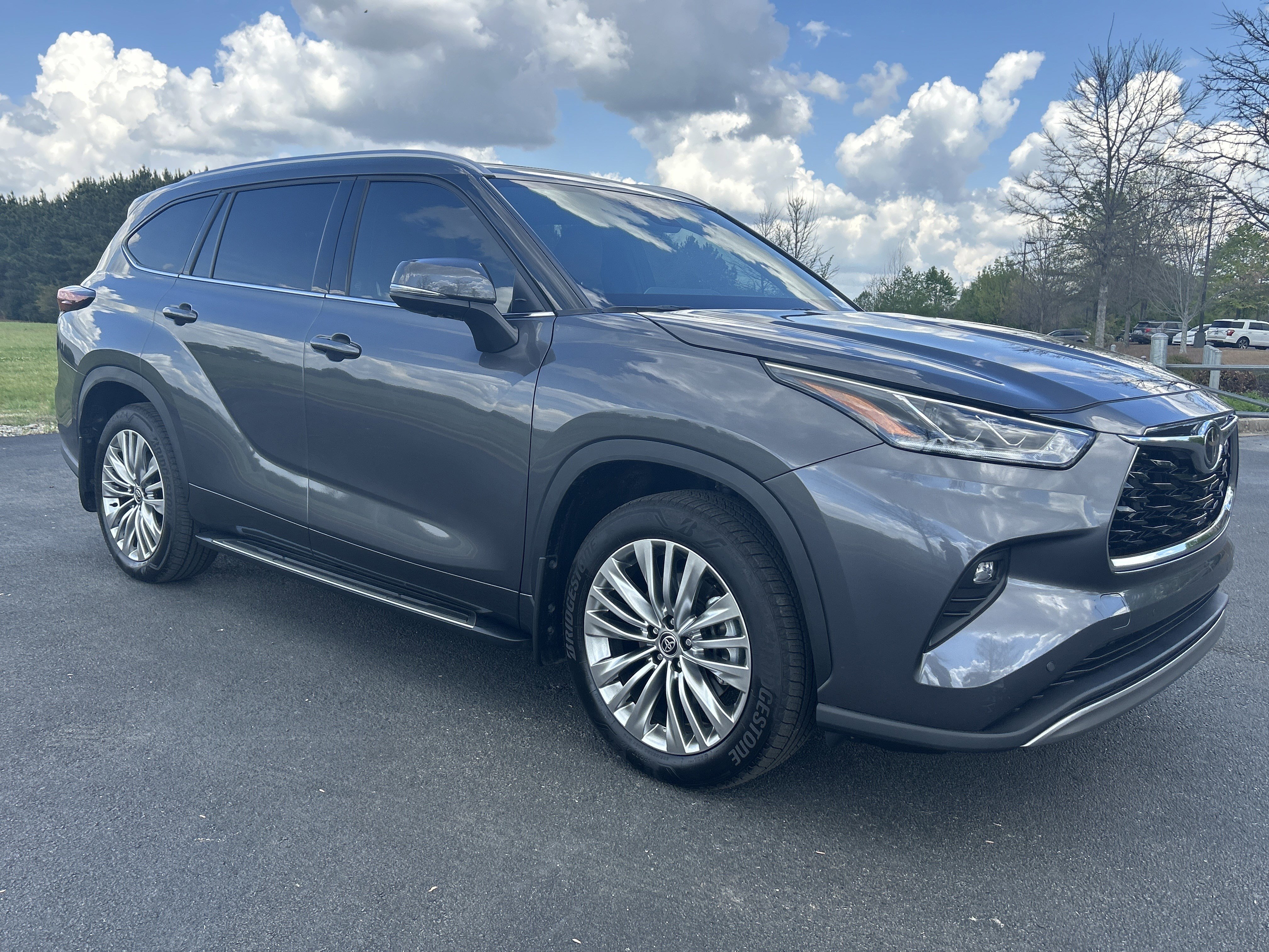 Used 2025 Toyota Highlander Platinum image 2