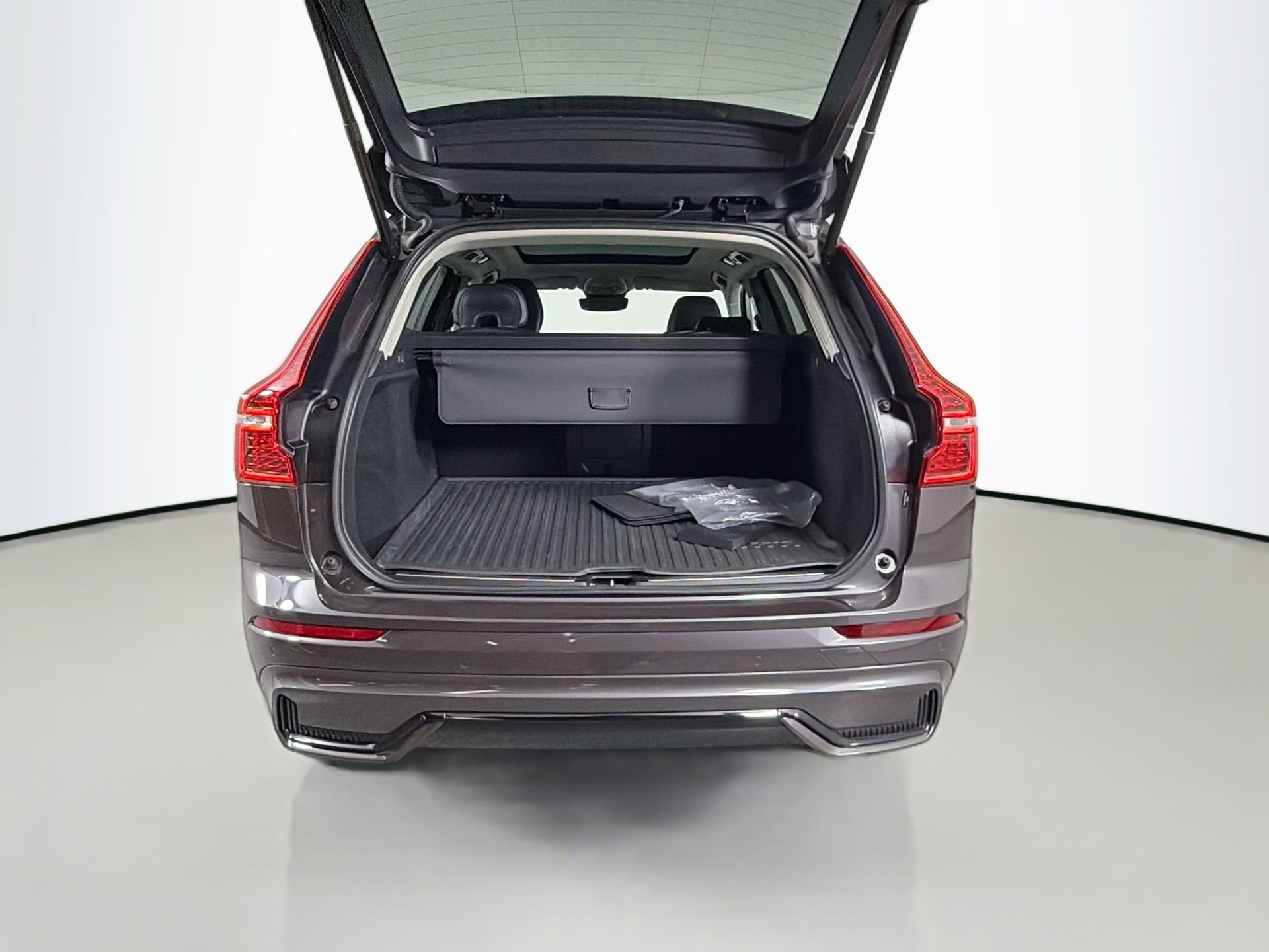 Certified 2023 Volvo XC60 B5 Plus FWD image 26