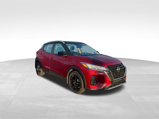 Used 2022 Nissan Kicks SV image 2