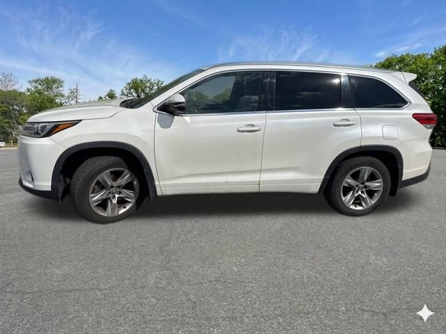 Used 2017 Toyota Highlander Limited AWD/4WD image 5