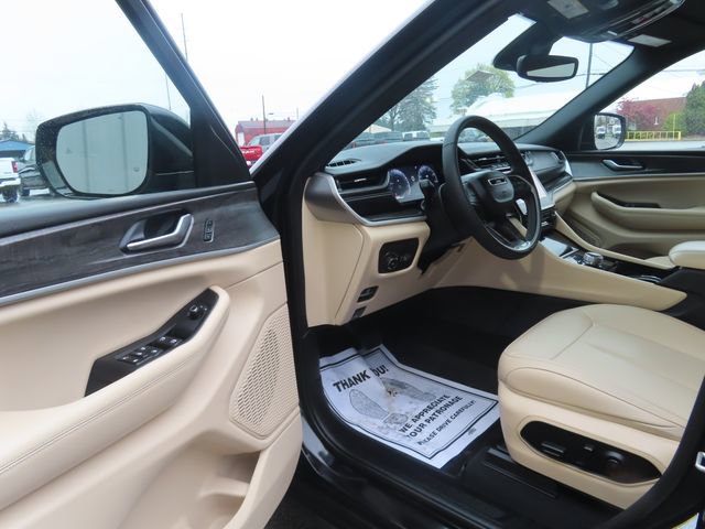 Used 2023 Jeep Grand Cherokee L Limited AWD/4WD image 17