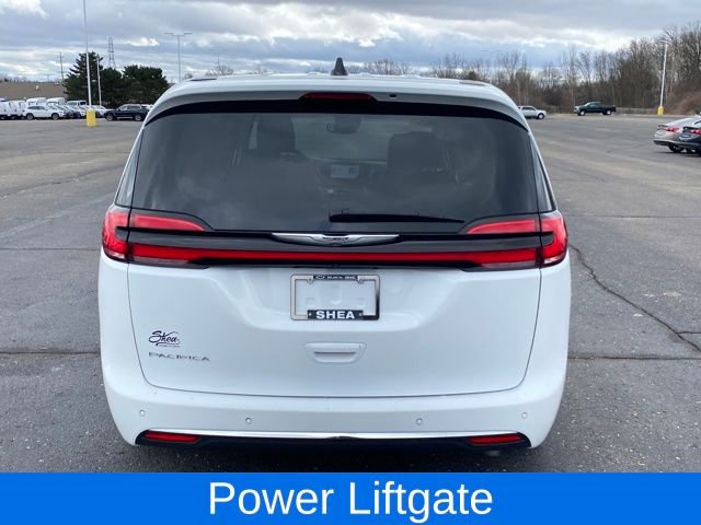 Used 2024 Chrysler Pacifica Touring-L FWD image 4