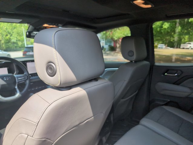 Used 2024 Chevrolet Colorado ZR2 w/ Technology Package AWD/4WD image 17