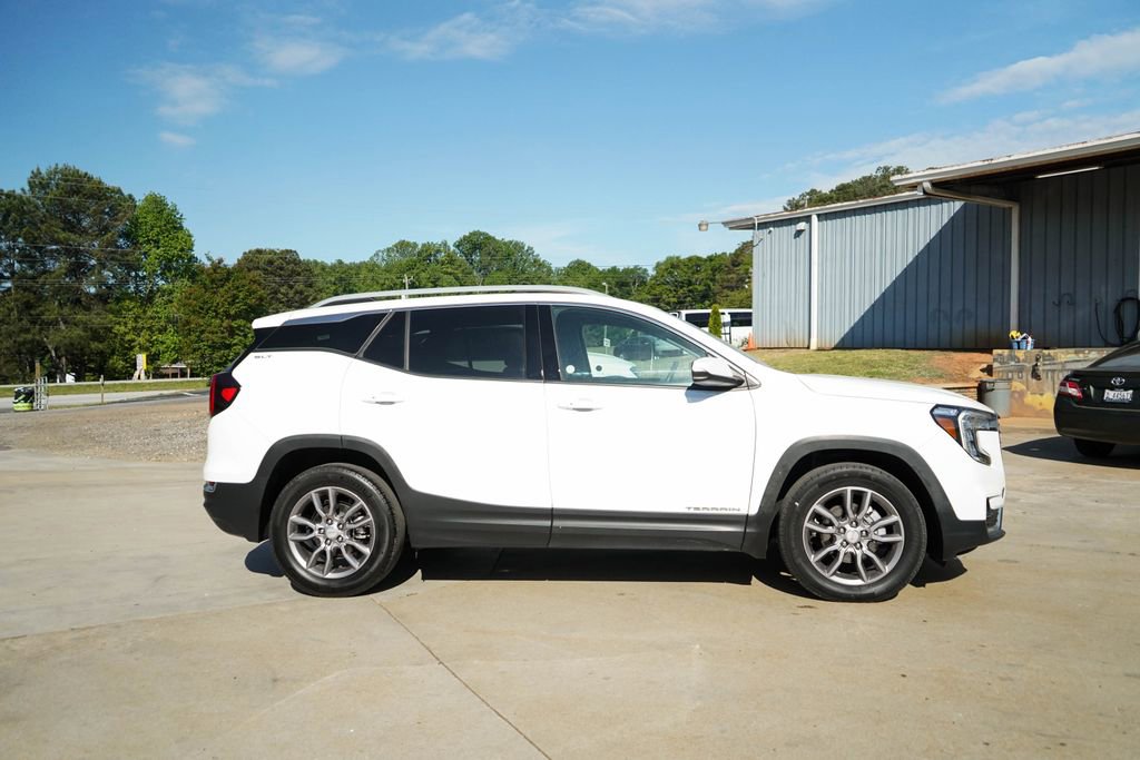Used 2024 GMC Terrain SLT FWD image 3