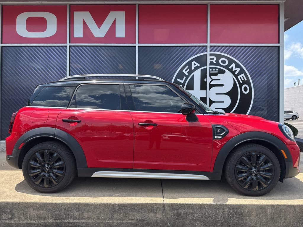 Used 2024 MINI Cooper Countryman S w/ Premium Package FWD image 4