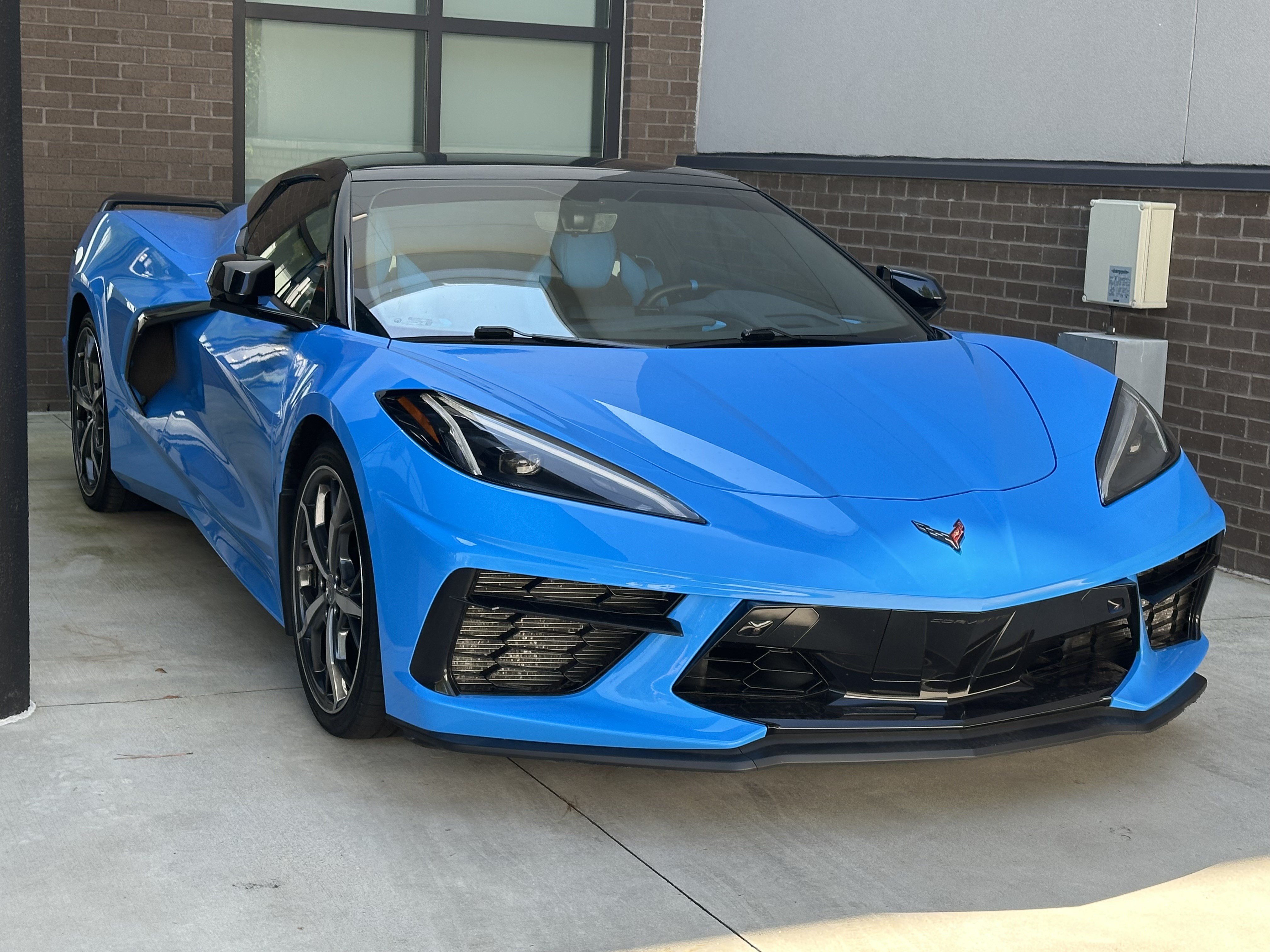 Used 2021 Chevrolet Corvette Stingray Premium Conv w/ Z51 Performance Package RWD image 2