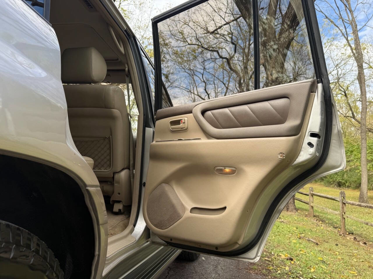 Used 2000 Toyota Land Cruiser Base AWD 4dr SUV image 61