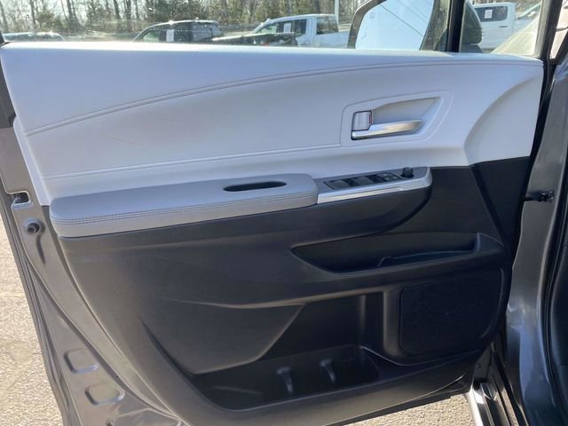 Used 2025 Toyota Sienna XLE image 18