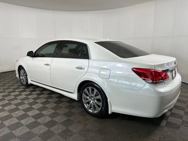Used 2011 Toyota Avalon Limited image 5