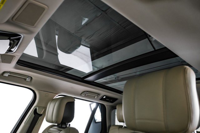 Used 2020 Land Rover Range Rover HSE AWD/4WD image 30