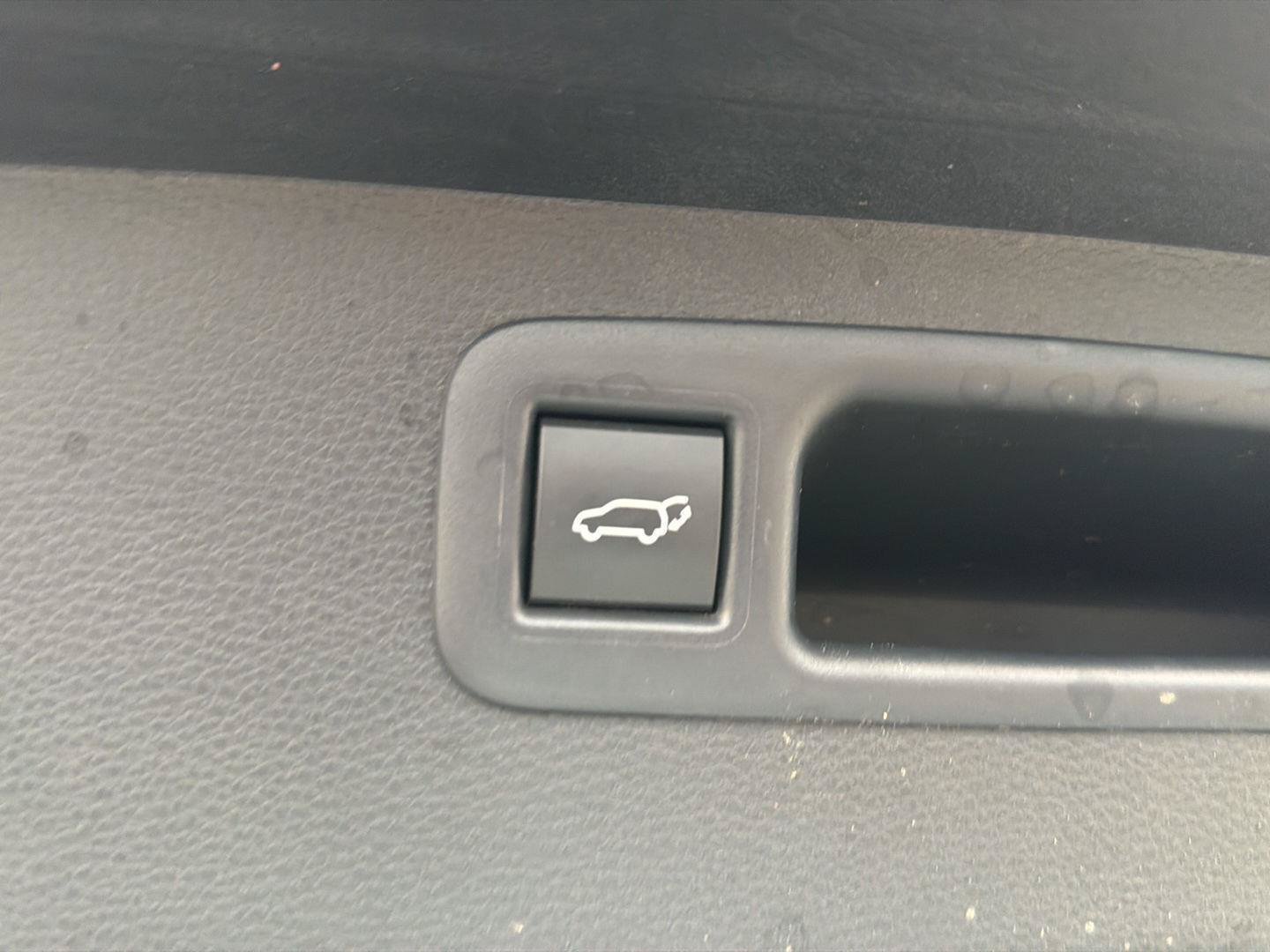 Certified 2024 Toyota Highlander LE AWD/4WD image 34