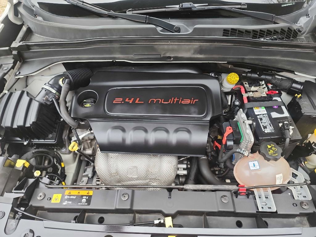 Used 2017 Jeep Renegade Latitude image 38