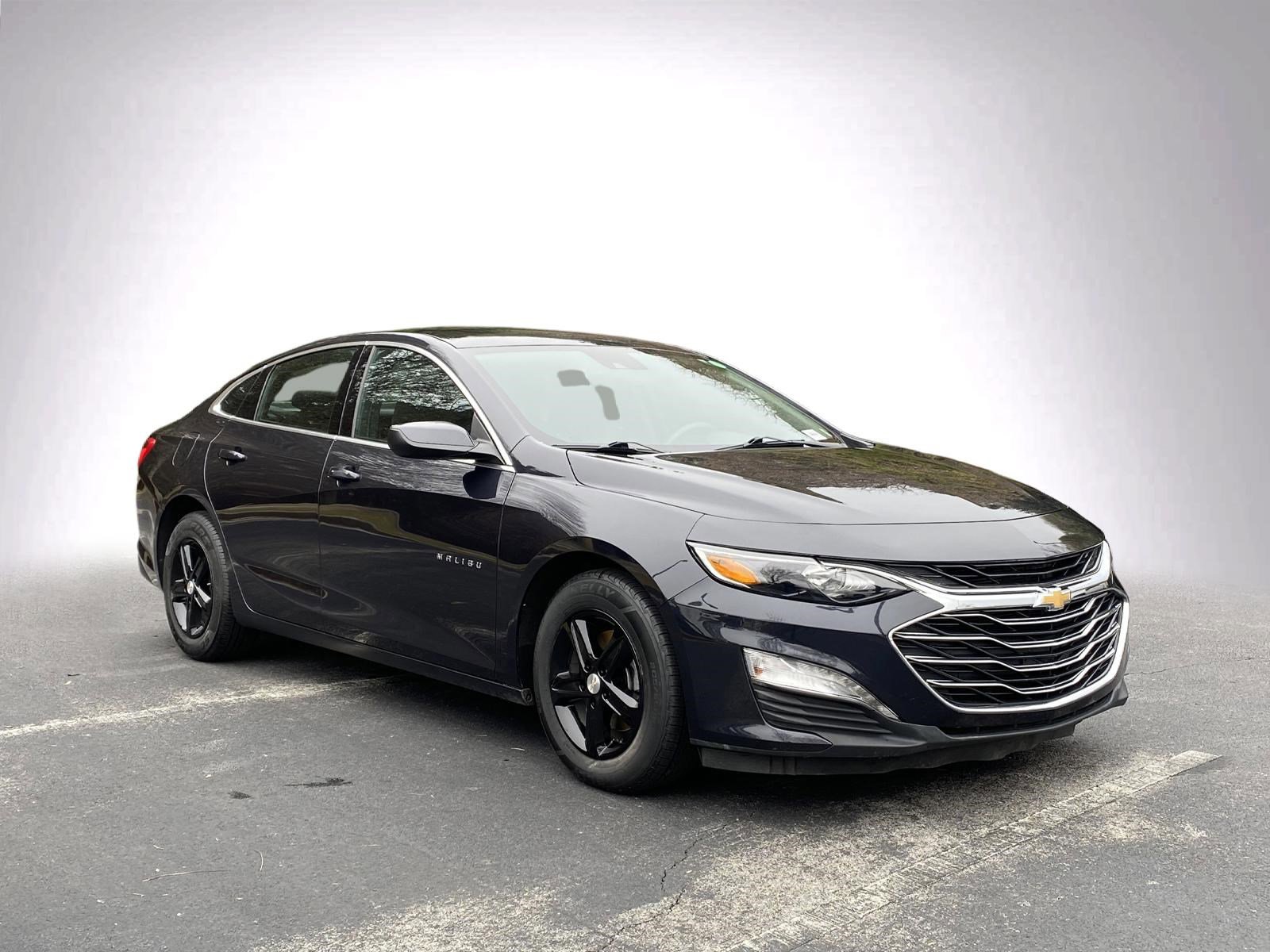 Used 2023 Chevrolet Malibu LT image 2