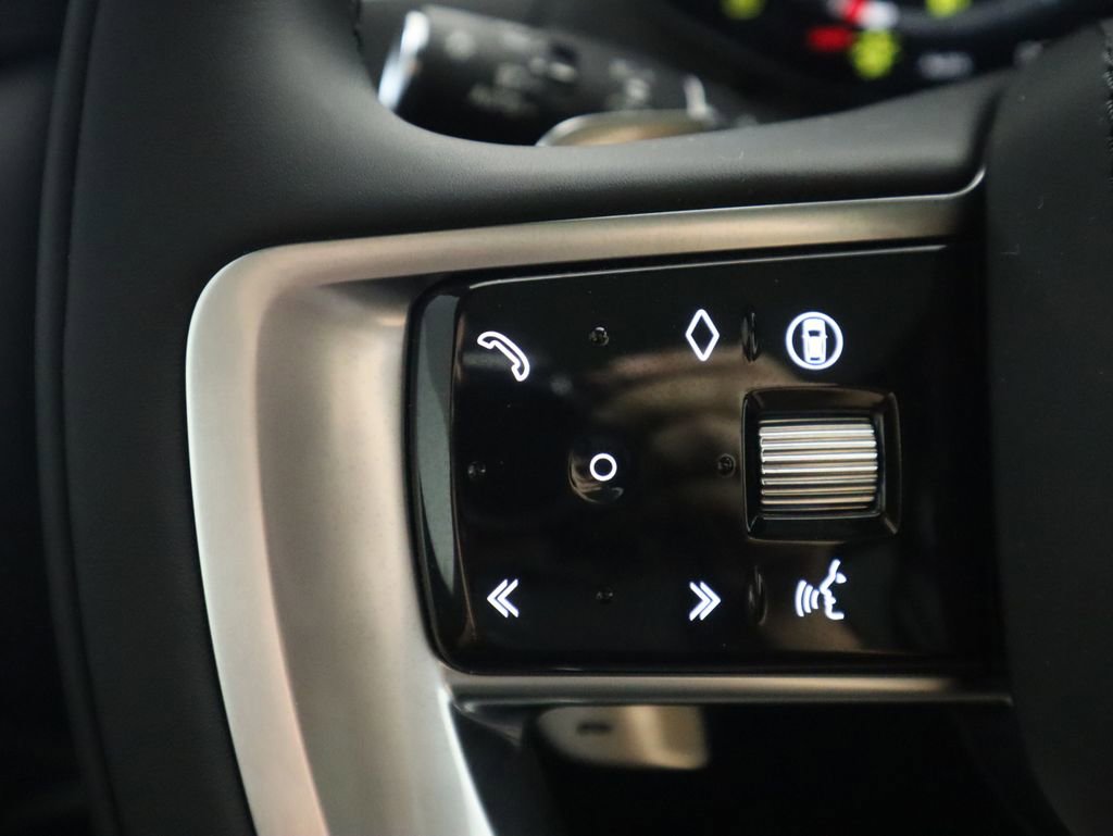 New 2025 Land Rover Range Rover Long Wheelbase SE image 12