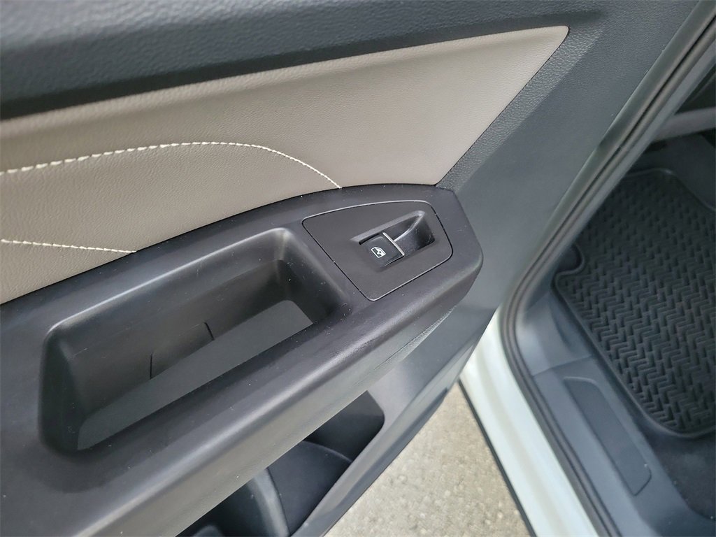 Used 2022 Volkswagen Atlas Cross Sport SE image 11