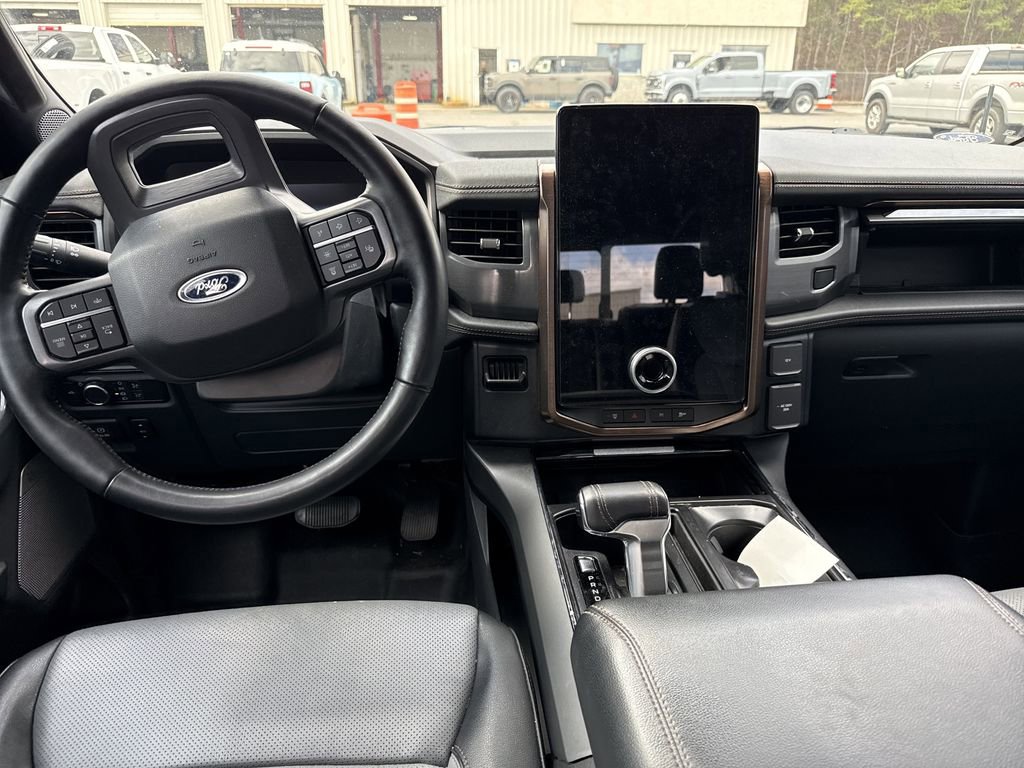 Used 2022 Ford F150 Lightning Lariat image 17