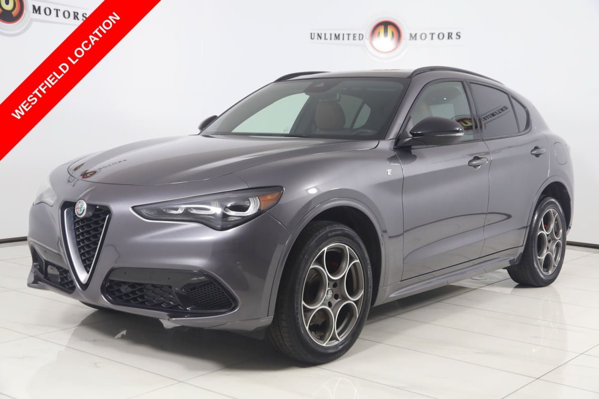 Used 2024 Alfa Romeo Stelvio Ti AWD/4WD image 5