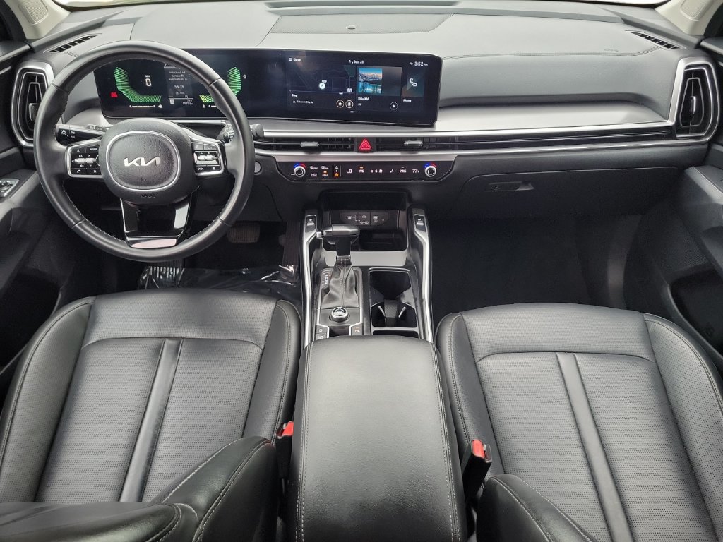 Used 2024 Kia Sorento S FWD image 11