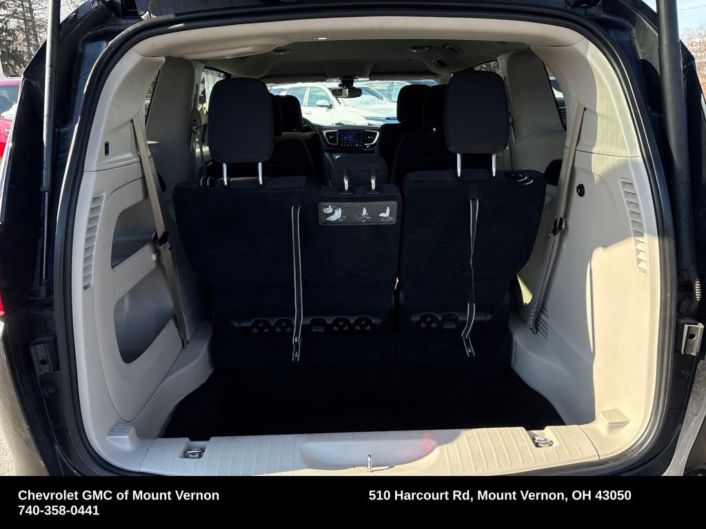 Used 2017 Chrysler Pacifica Touring image 26