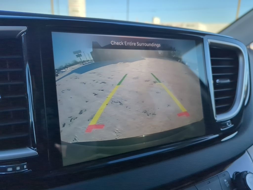 Used 2024 Chrysler Pacifica Touring-L image 15