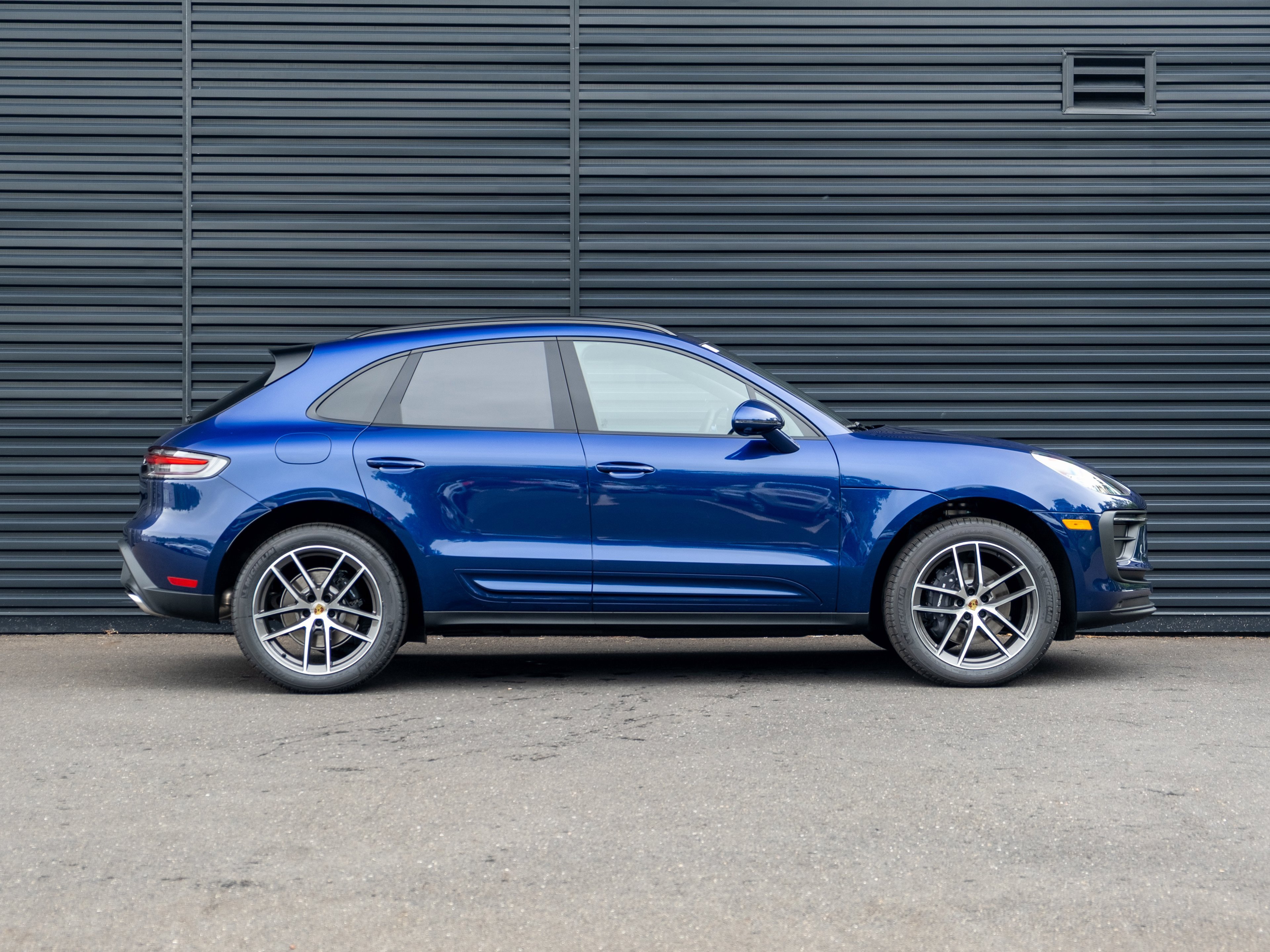 Certified 2025 Porsche Macan image 9