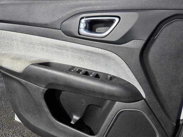 Certified 2024 Jeep Compass Latitude image 14