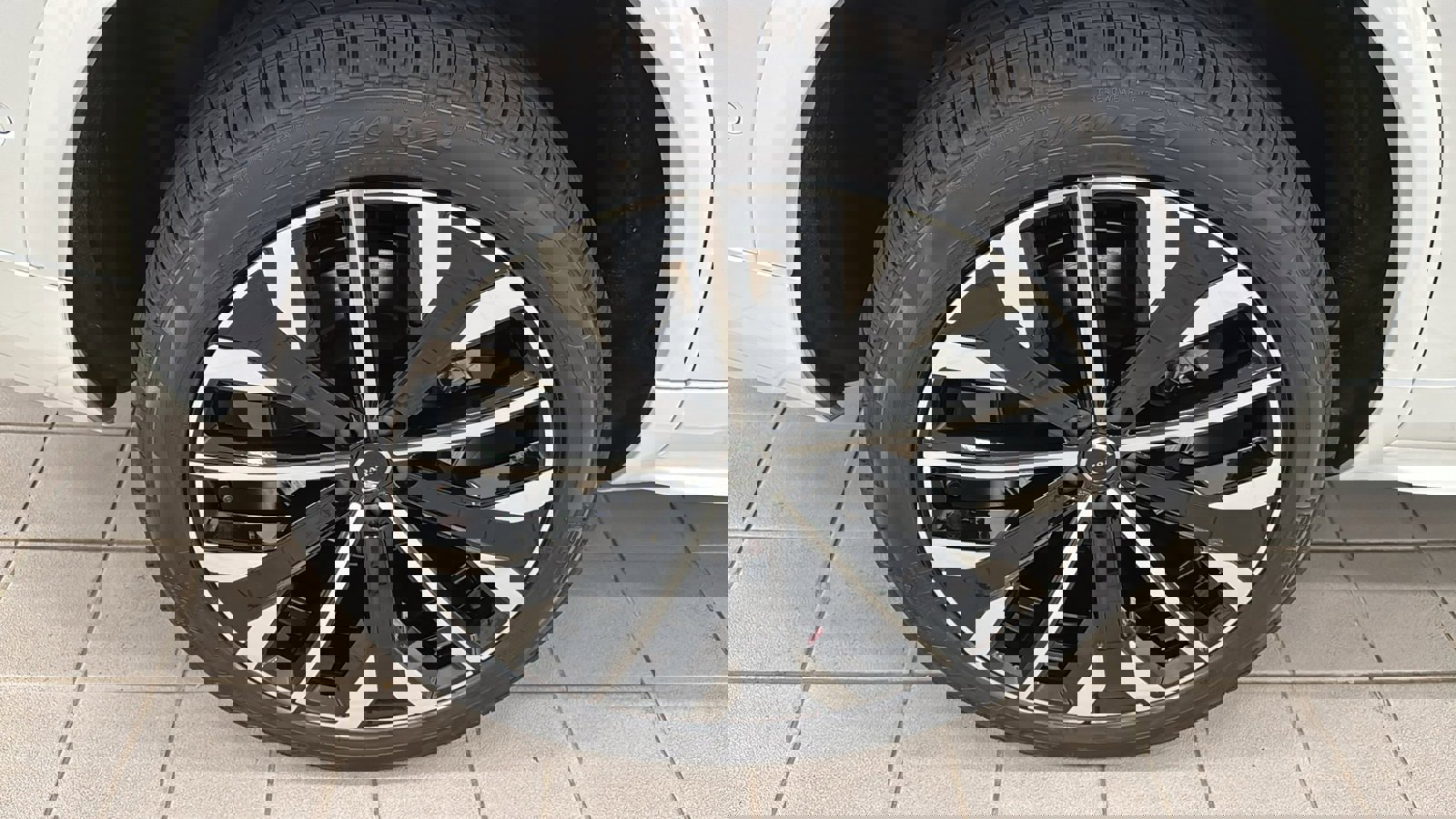 New 2026 Volvo XC90 B6 Ultra w/ Protection Package image 32