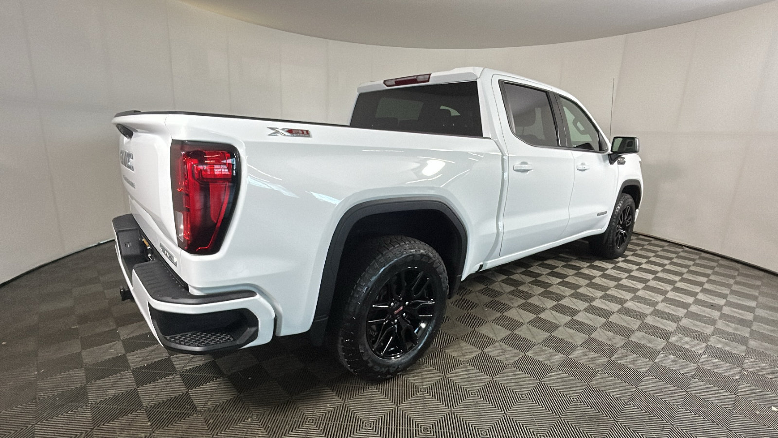 Used 2024 GMC Sierra 1500 Elevation w/ X31 Off-Road Package AWD/4WD image 3