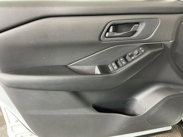 Used 2024 Nissan Rogue S AWD/4WD image 12